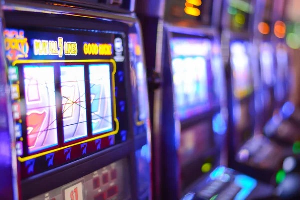 Live dealer roulette wheel stream